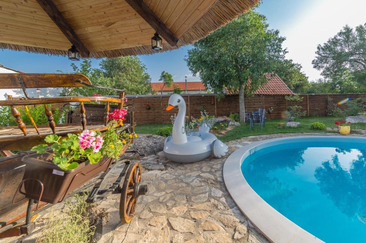 Kuca Za Odmor Joko I Jeka Villa Bogatic ภายนอก รูปภาพ